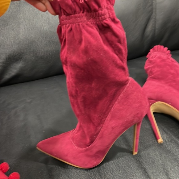 NWT VELVET RED 👢 👢 - Picture 4 of 5